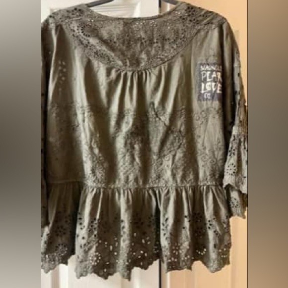 Magnolia Pearl Eyelet Top in Ozzy NWT - Picture 5 of 7